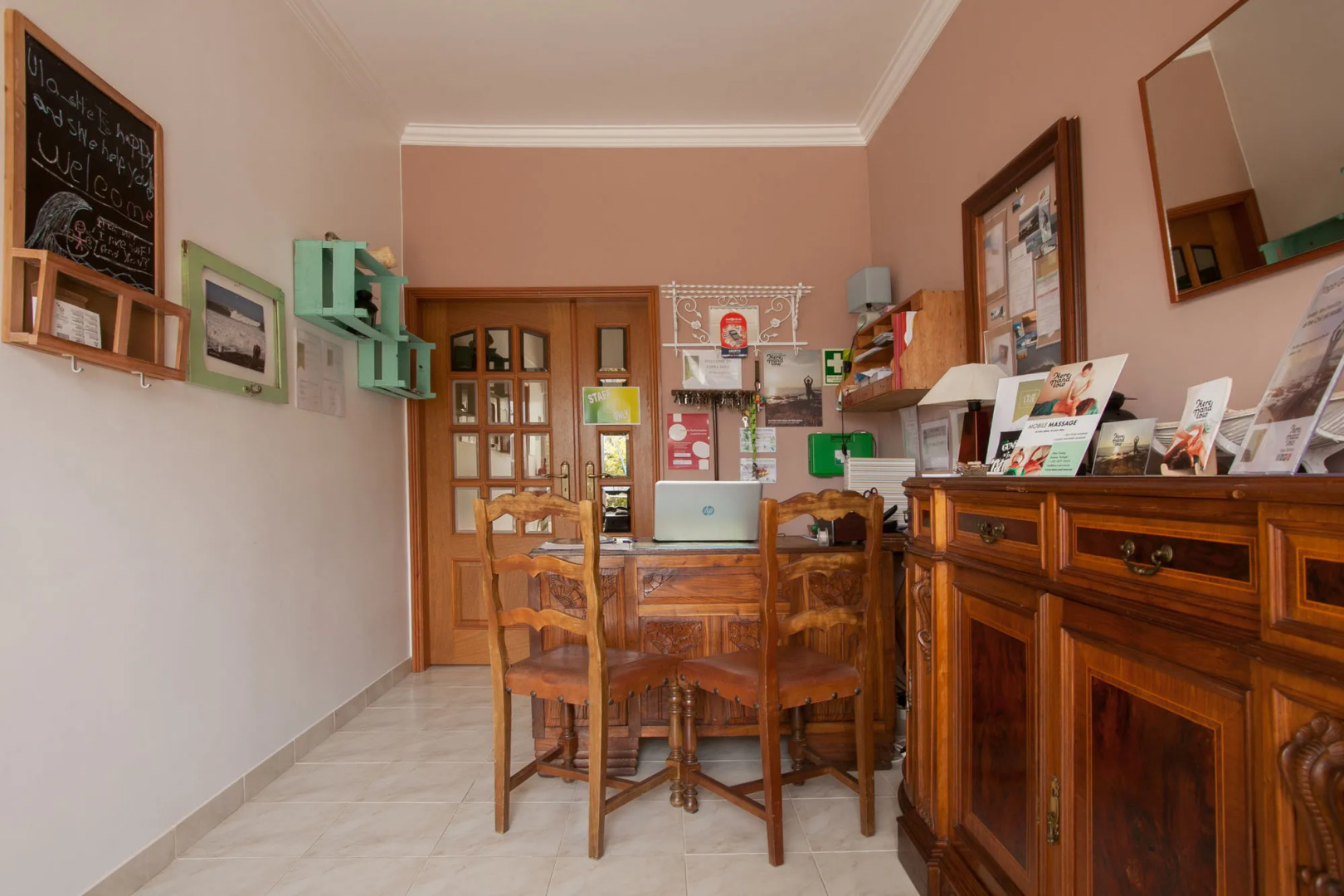 Ericeira Chill Hill Hostel & Private Rooms