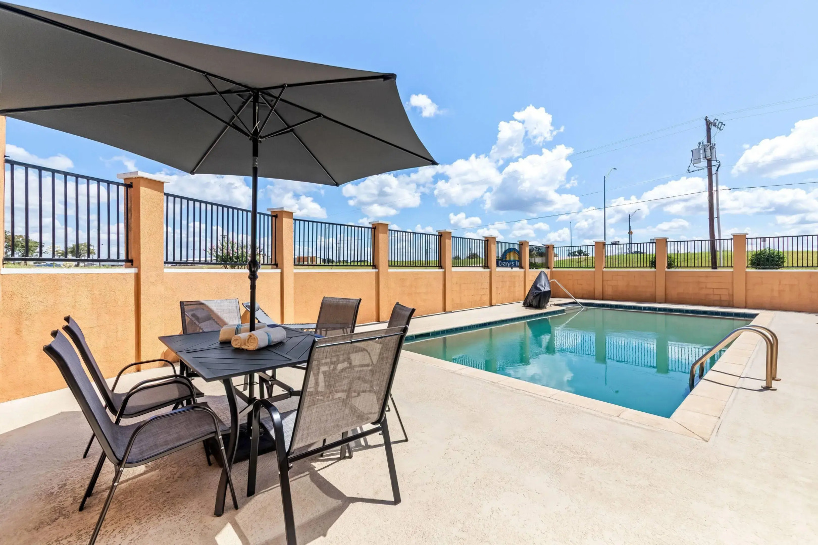 Days Inn by Wyndham Rockdale Texas