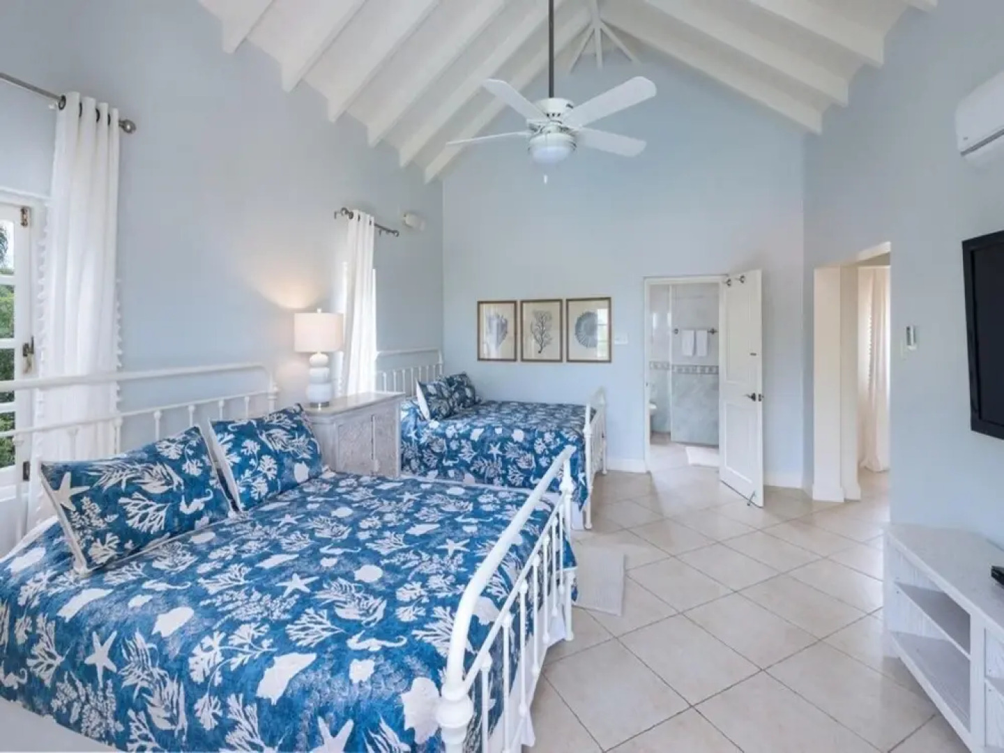 Sunny Vacation Villa 72