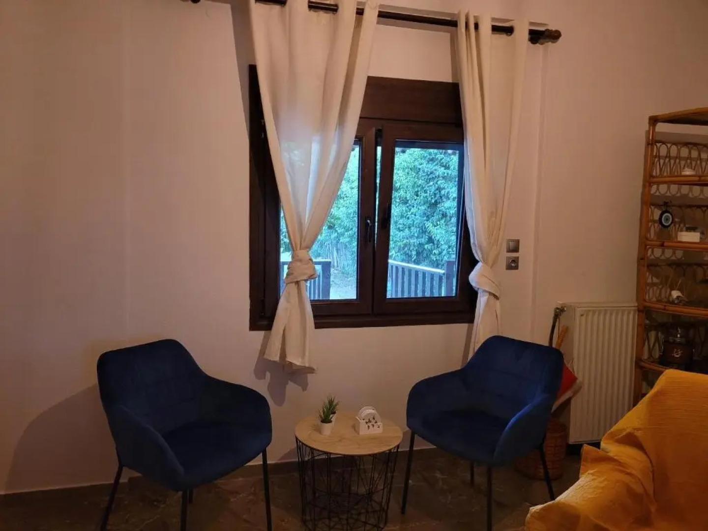 Family house with garden in the center of Polychrono