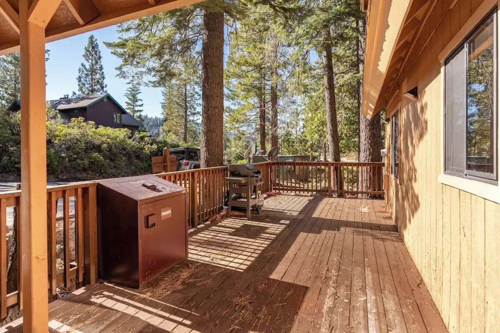 Yosemite Aviary and Quail Within Yosemite - 2 Separate Units, Up To 14 Guests!