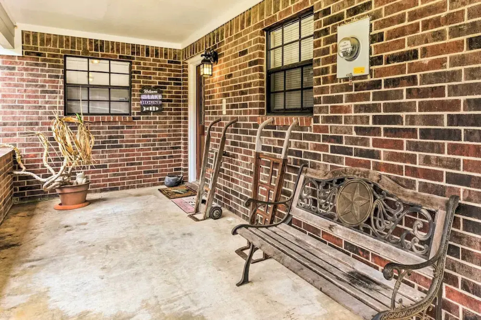 Quiet Lake Conroe Townhome w/ 2 Boat Slips!