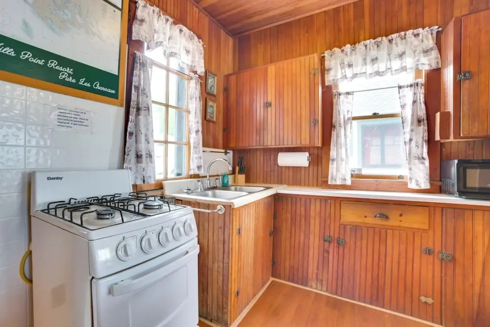 Sandy Beach & Sunset Views: Cedarville Cabin!