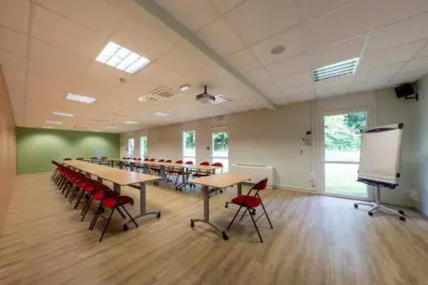 Ethic Etapes Lac De Maine