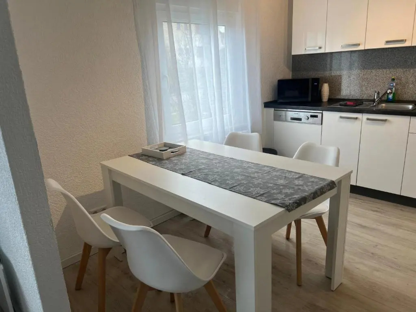 Moderne helle 2,5 Zimmer Wohnung mit großem Bad und Küche in Trossingen