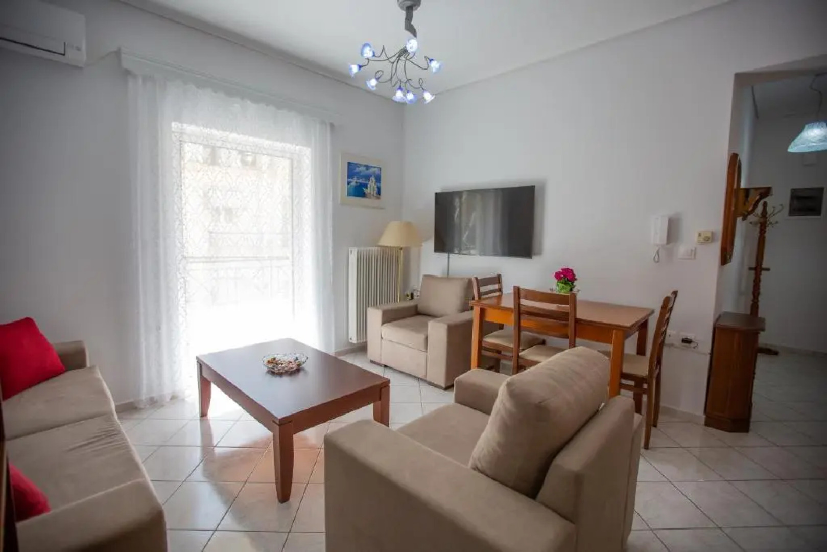 Poly's charming home - City center & near the beach 2bedroom apartment