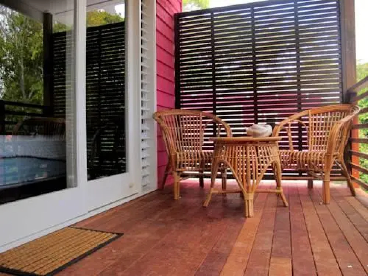 Dolphins Beach House - Hostel