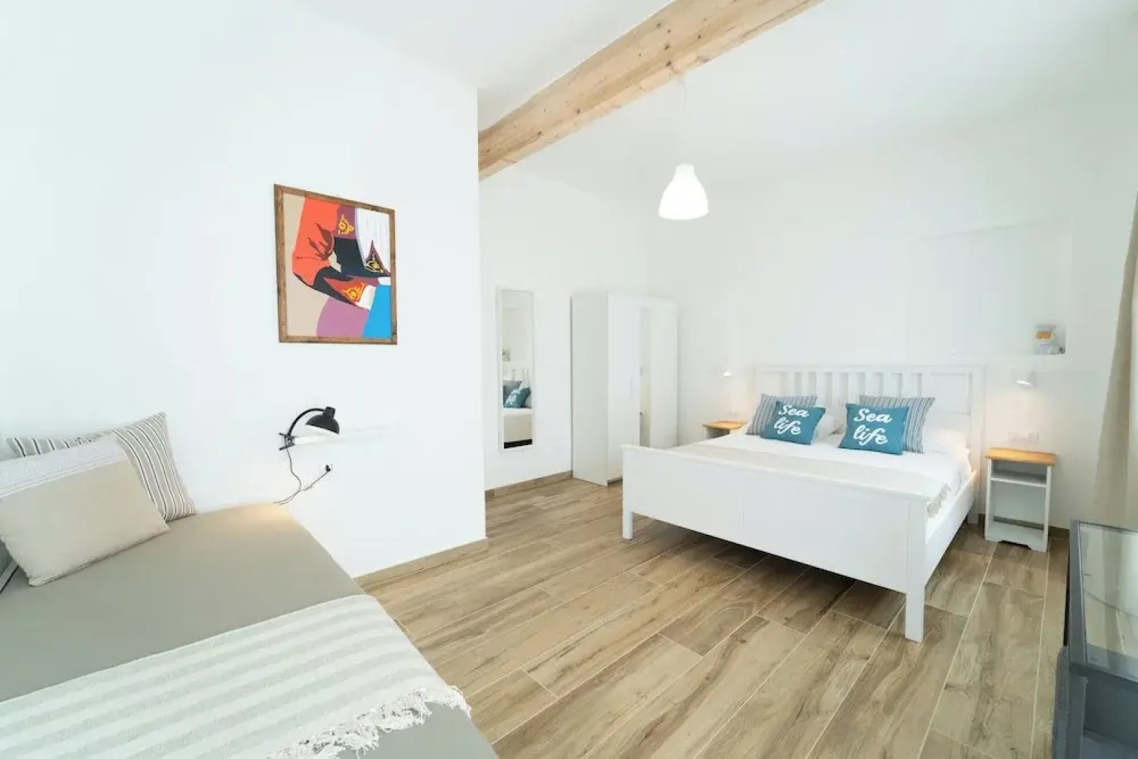 Velis - art & hospitality