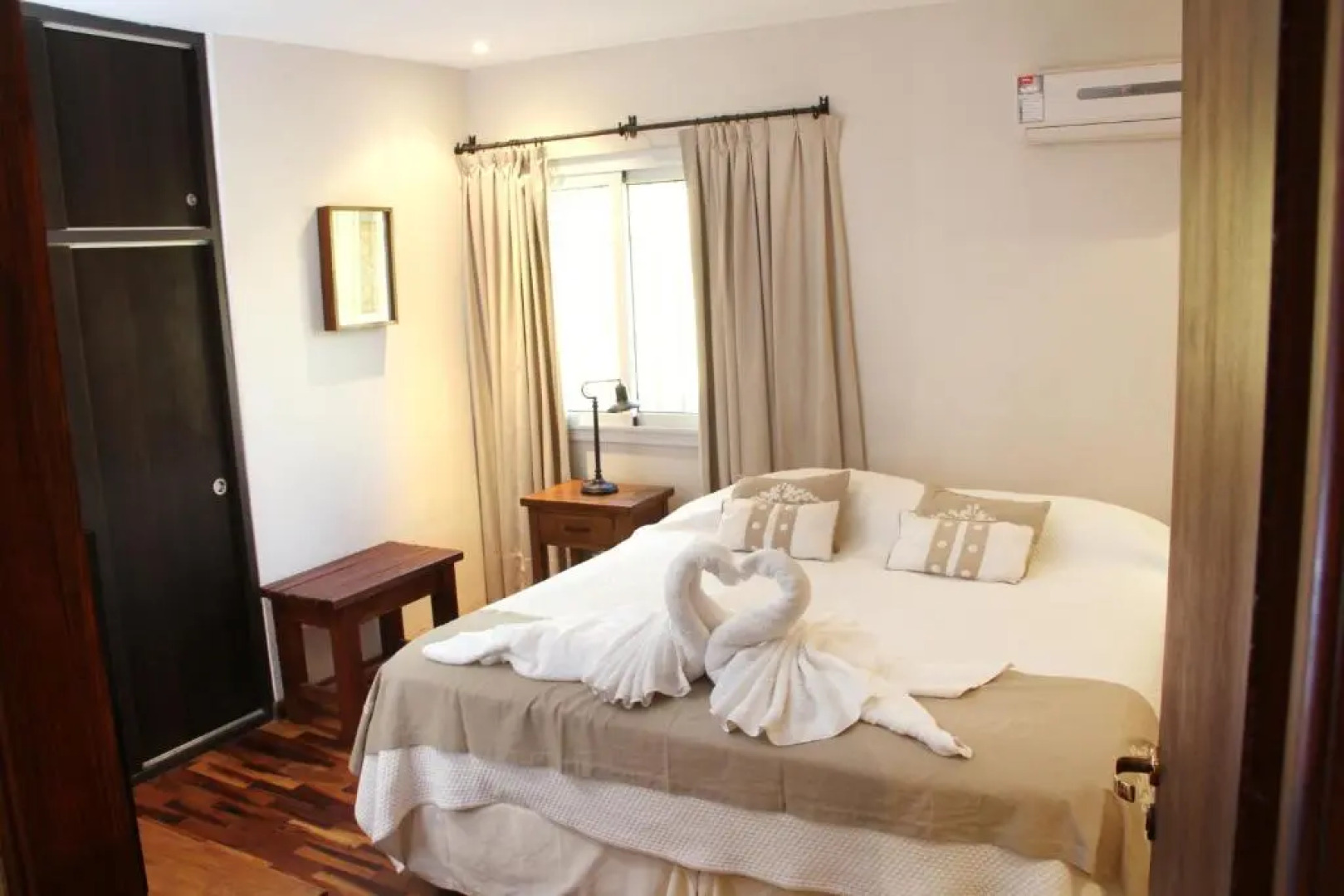 Rio Arriba Suites Apartments y Resto