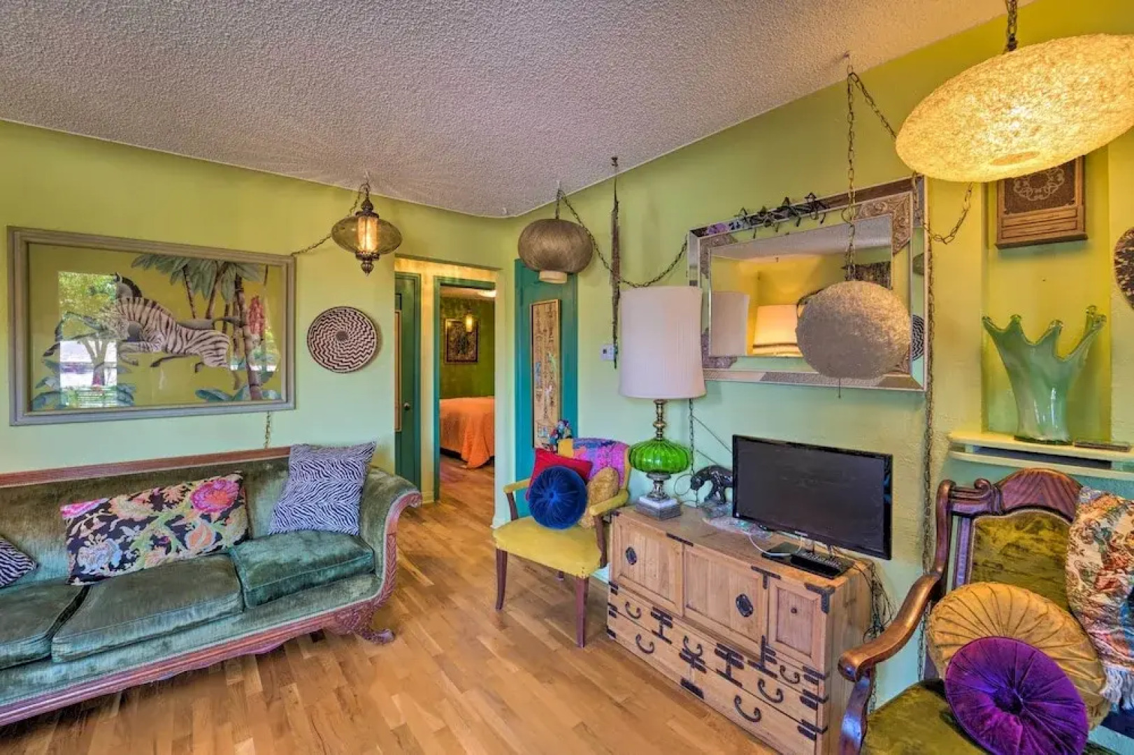 Walk to Olde Town - 1940 Vintage Bungalow!