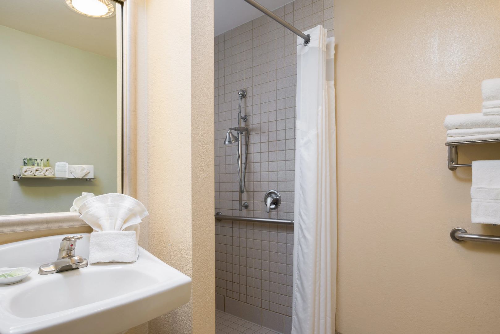 Holiday Inn Express & Suites Santa Clara-Silicon Valley by IHG