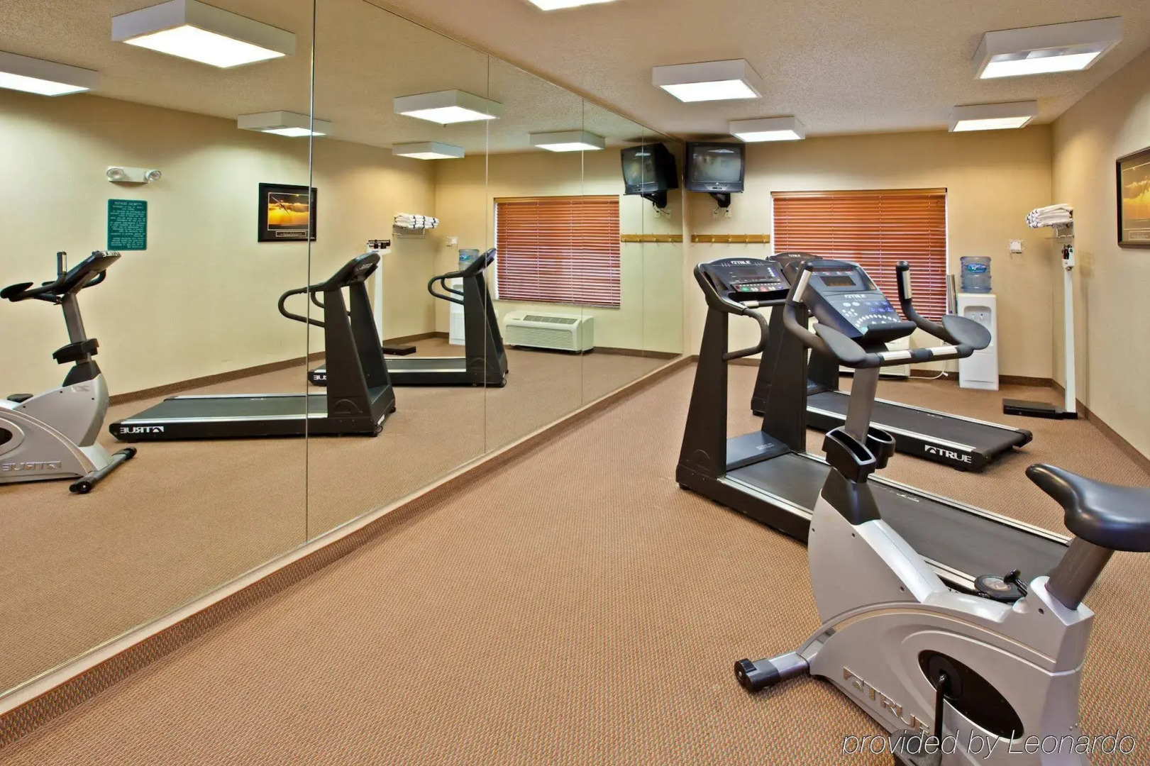 Holiday Inn Express Hotel & Suites by IHG