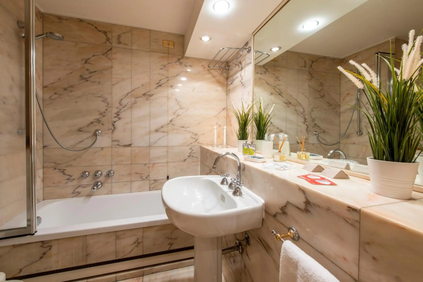 Milan Royal Suites & Luxury Apartments