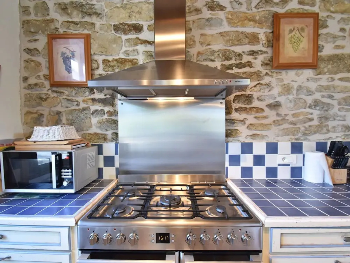 Cosy Authentic Holiday Home With Private Swimming Pool and Garden in Southern France