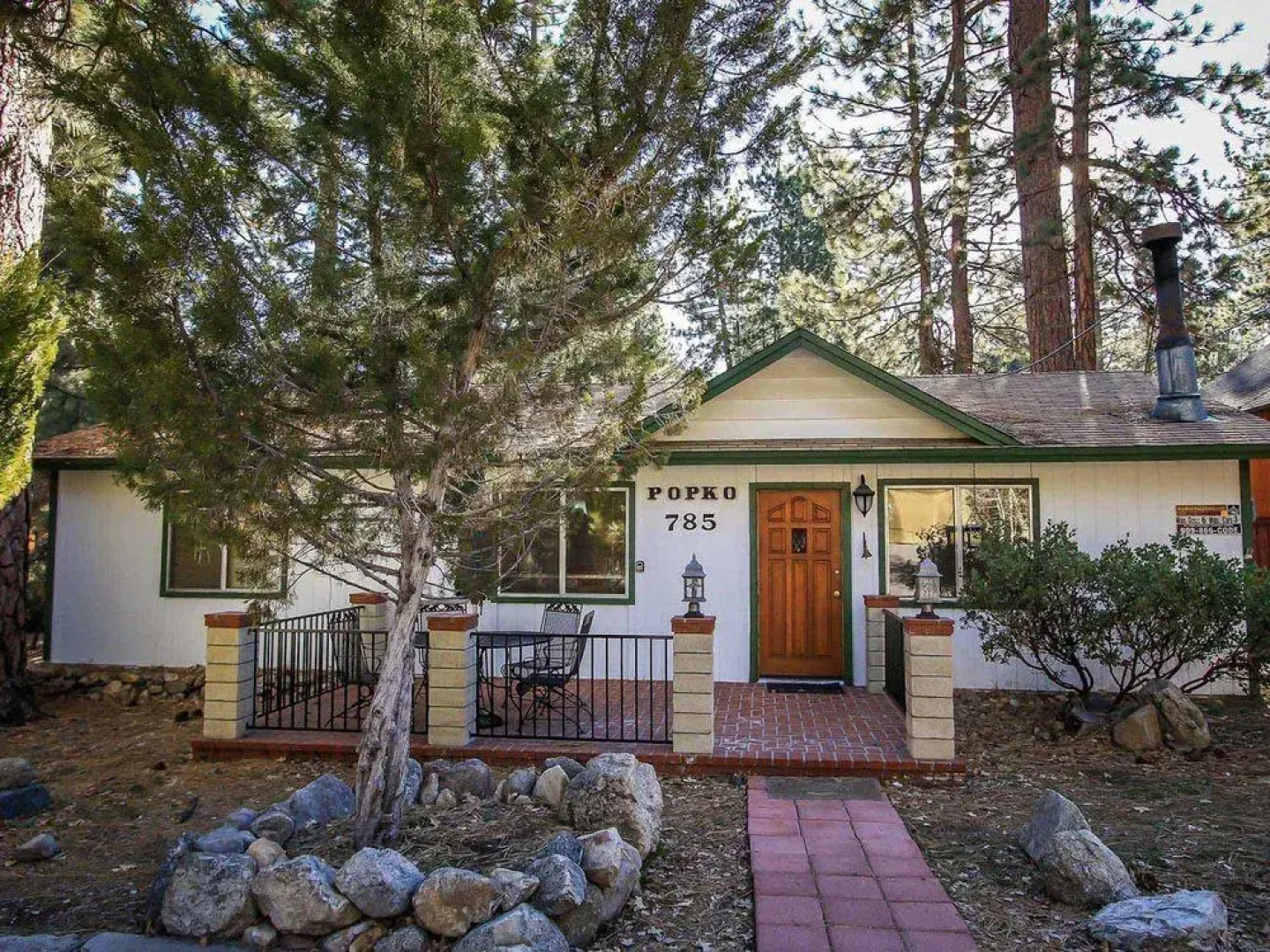 Popko's Place 1426 by RedAwning