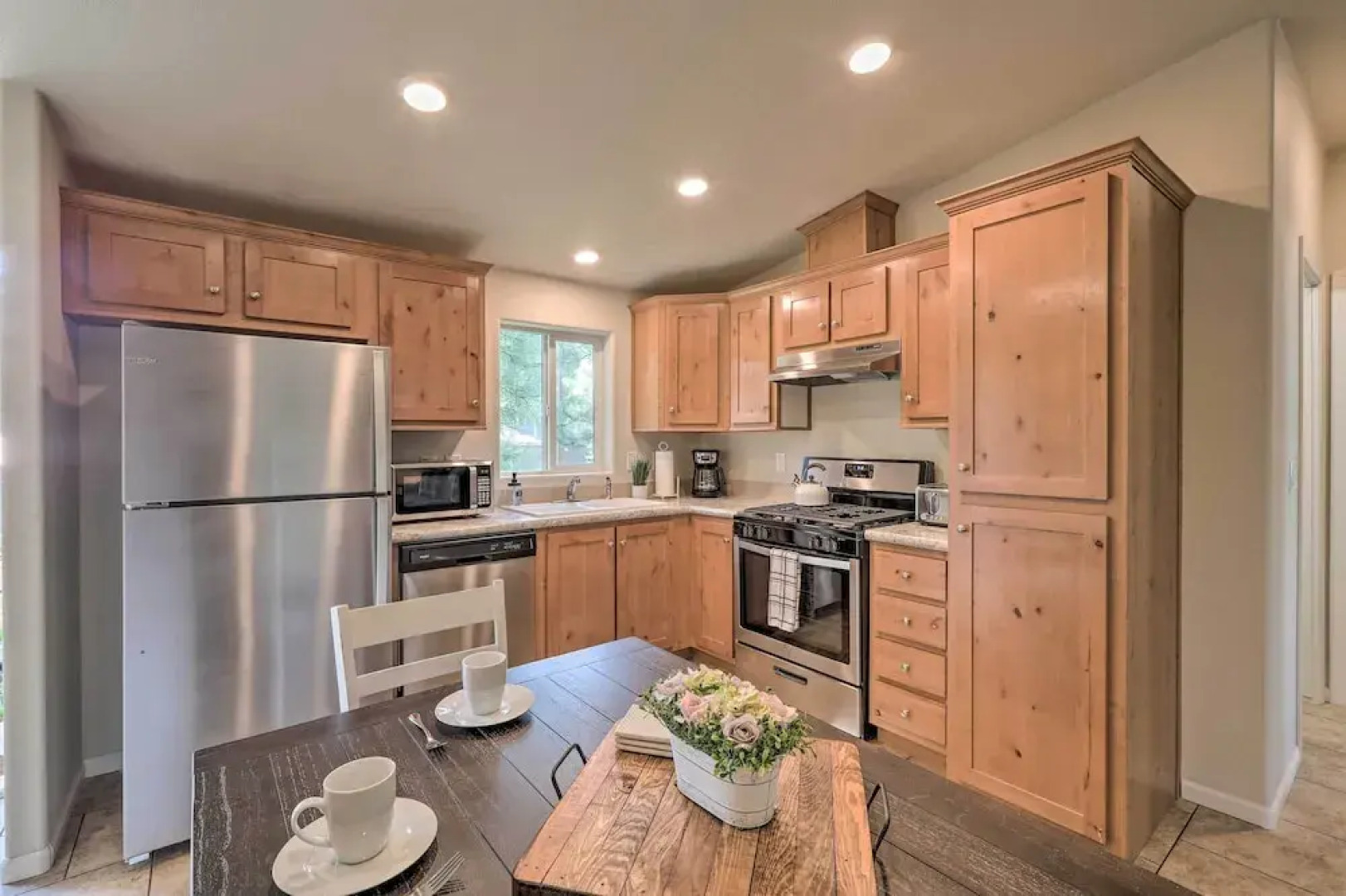 Bright & Modern Flagstaff Cottage Escape!