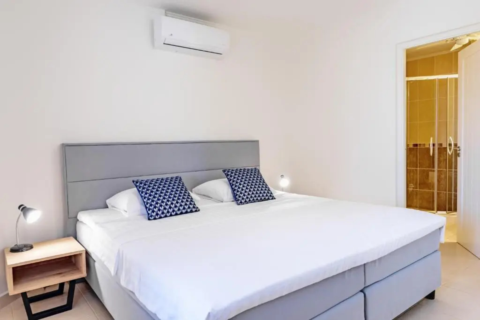 Bellevue Beach Apartments 5
