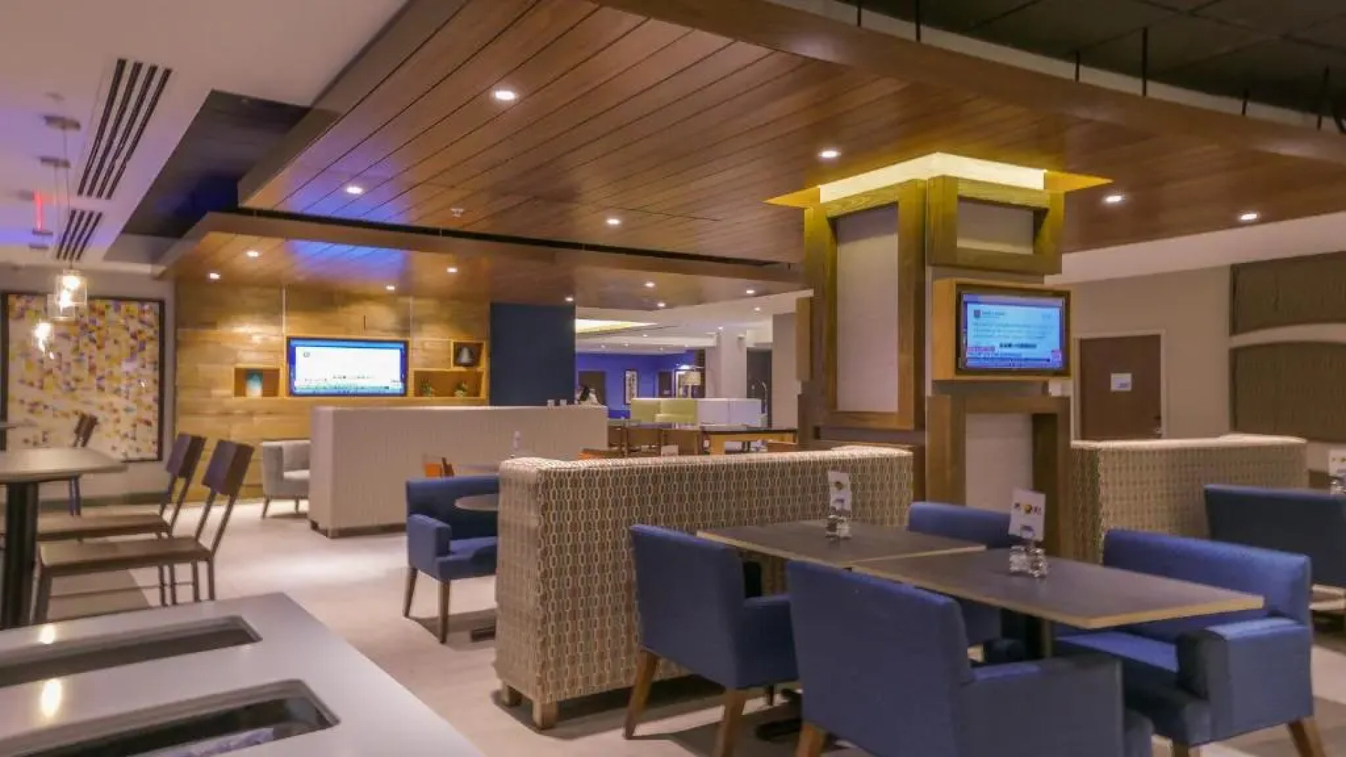 Holiday Inn Express & Suites Miami Airport East by IHG