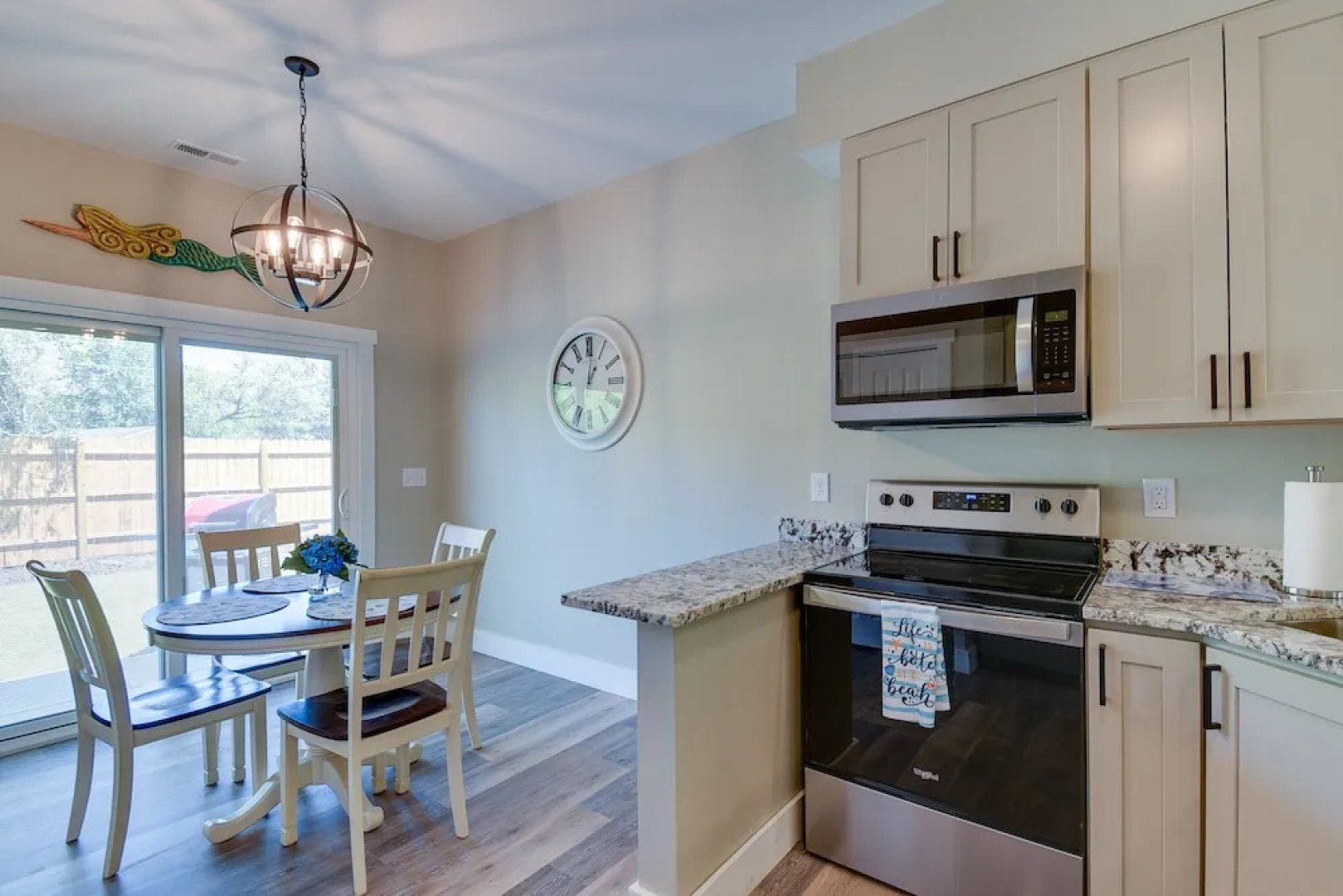 Charming Ocean Isle Beach Home ~ 1 Mi to Beach!