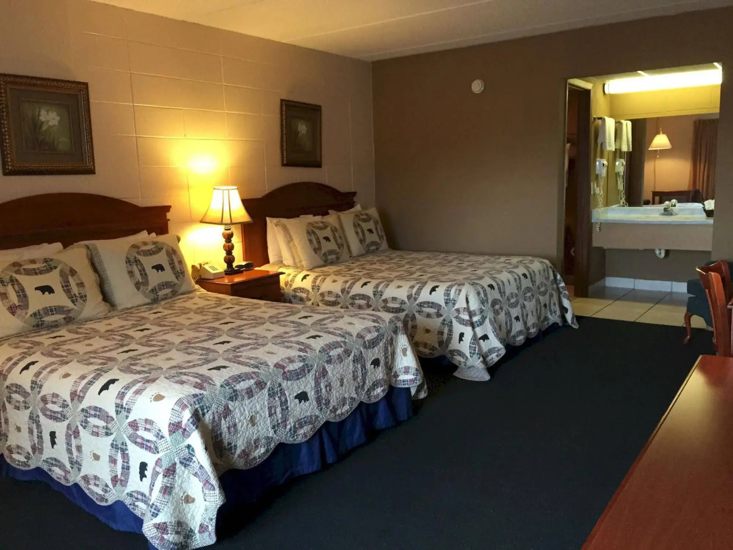 Mountain Breeze Motel