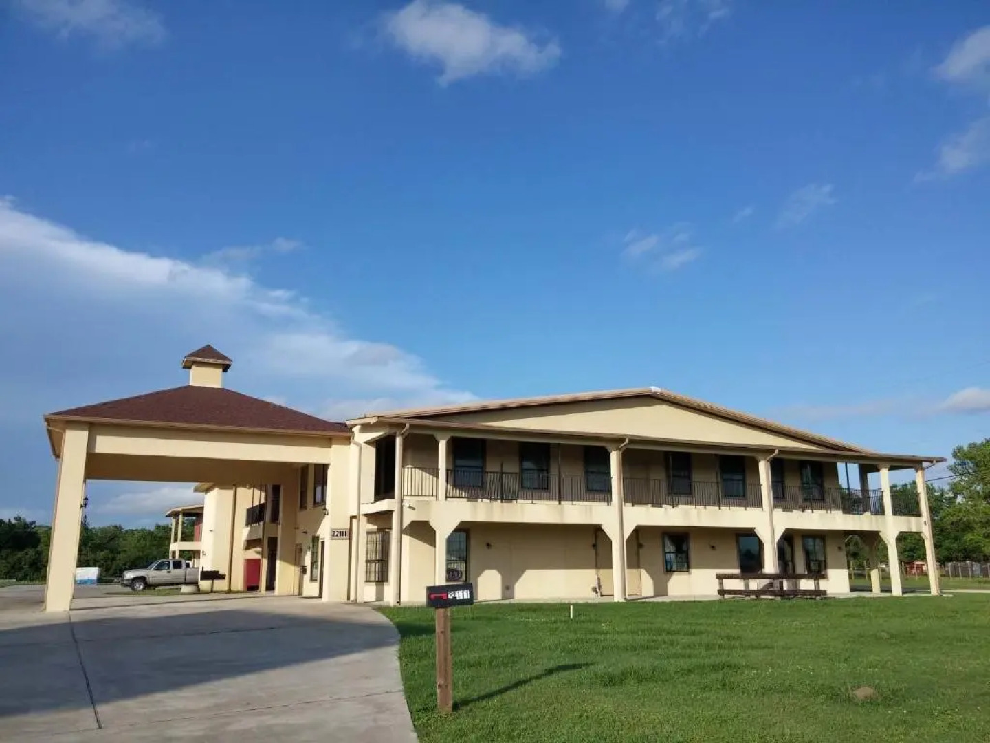 Country Regency Inn & Suites