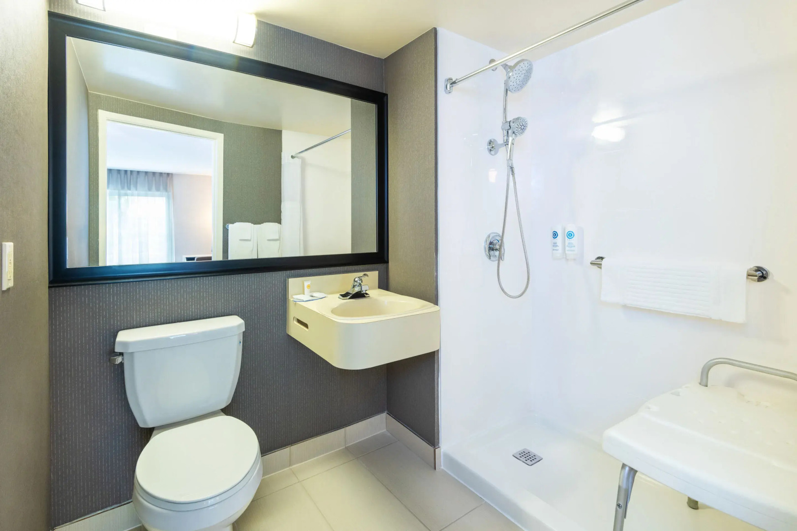 Comfort Inn Highway 401