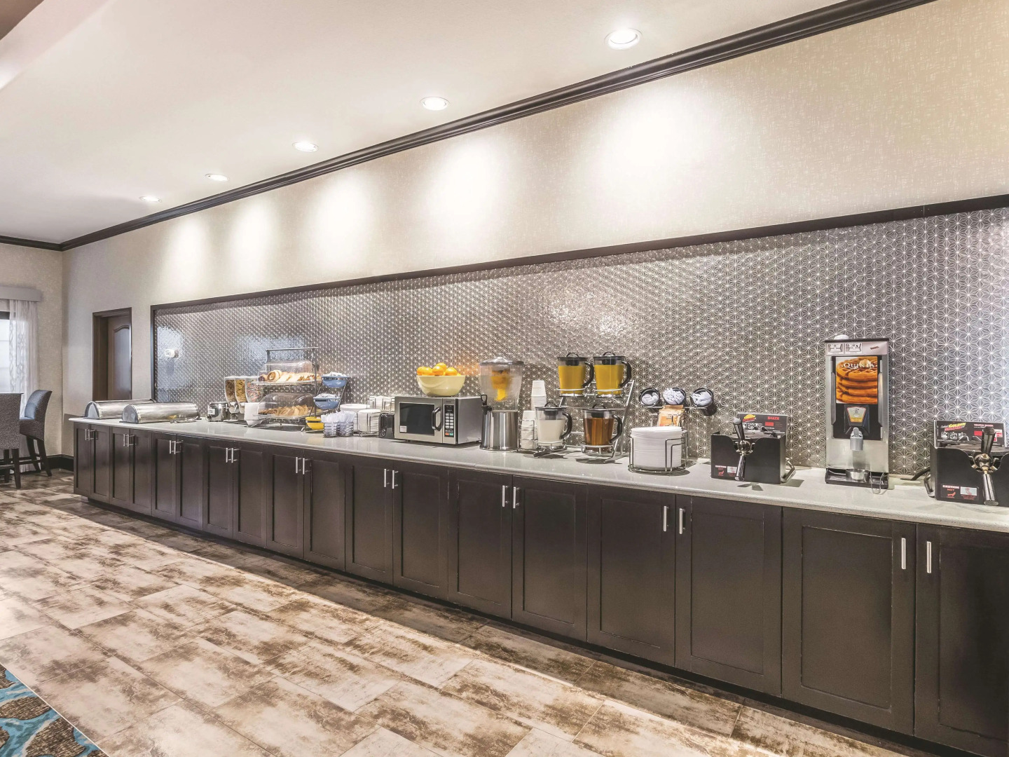 La Quinta Inn & Suites by Wyndham Dallas Grand Prairie South