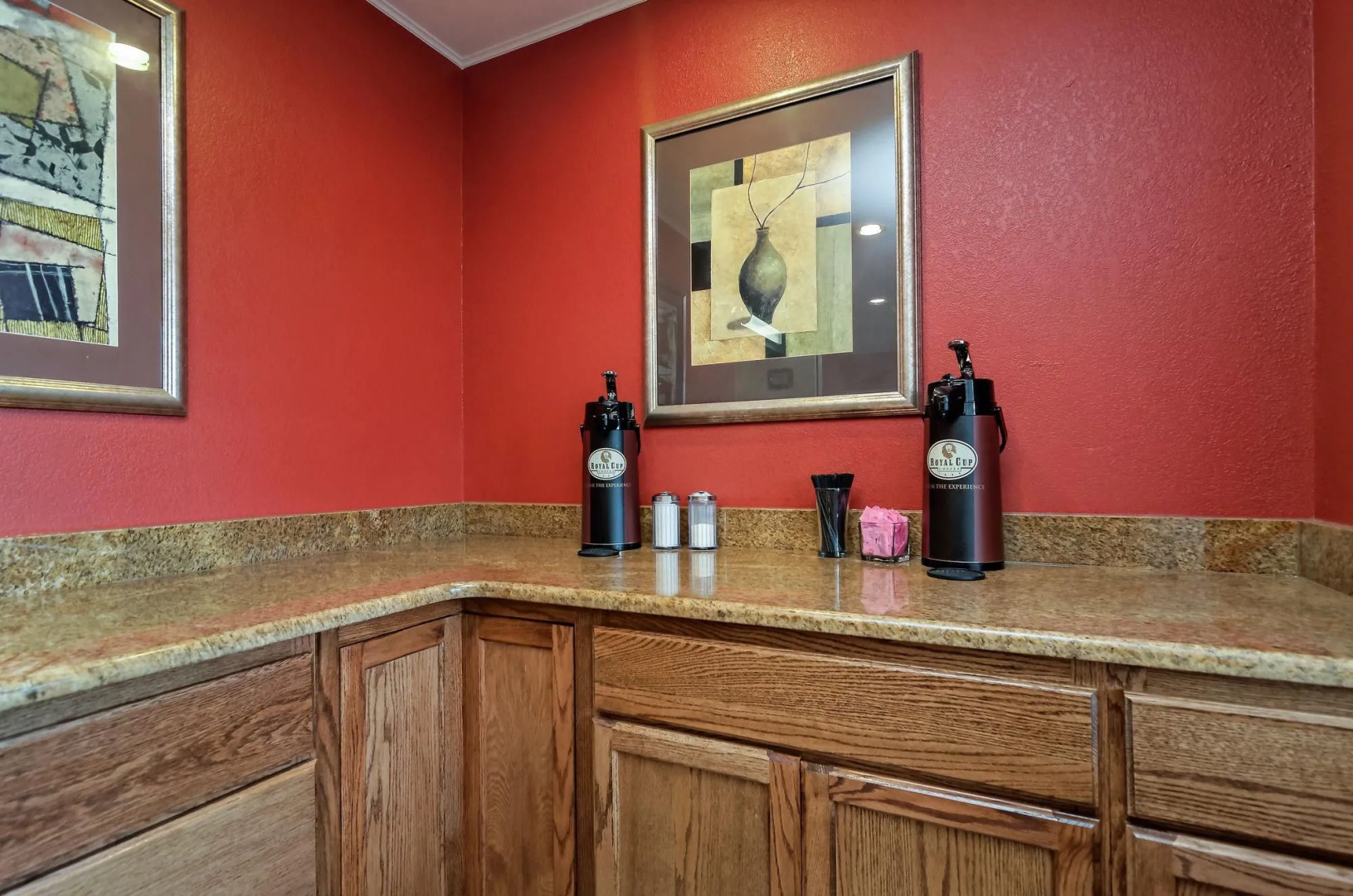 HomeTowne Studios & Suites by Red Roof Bentonville