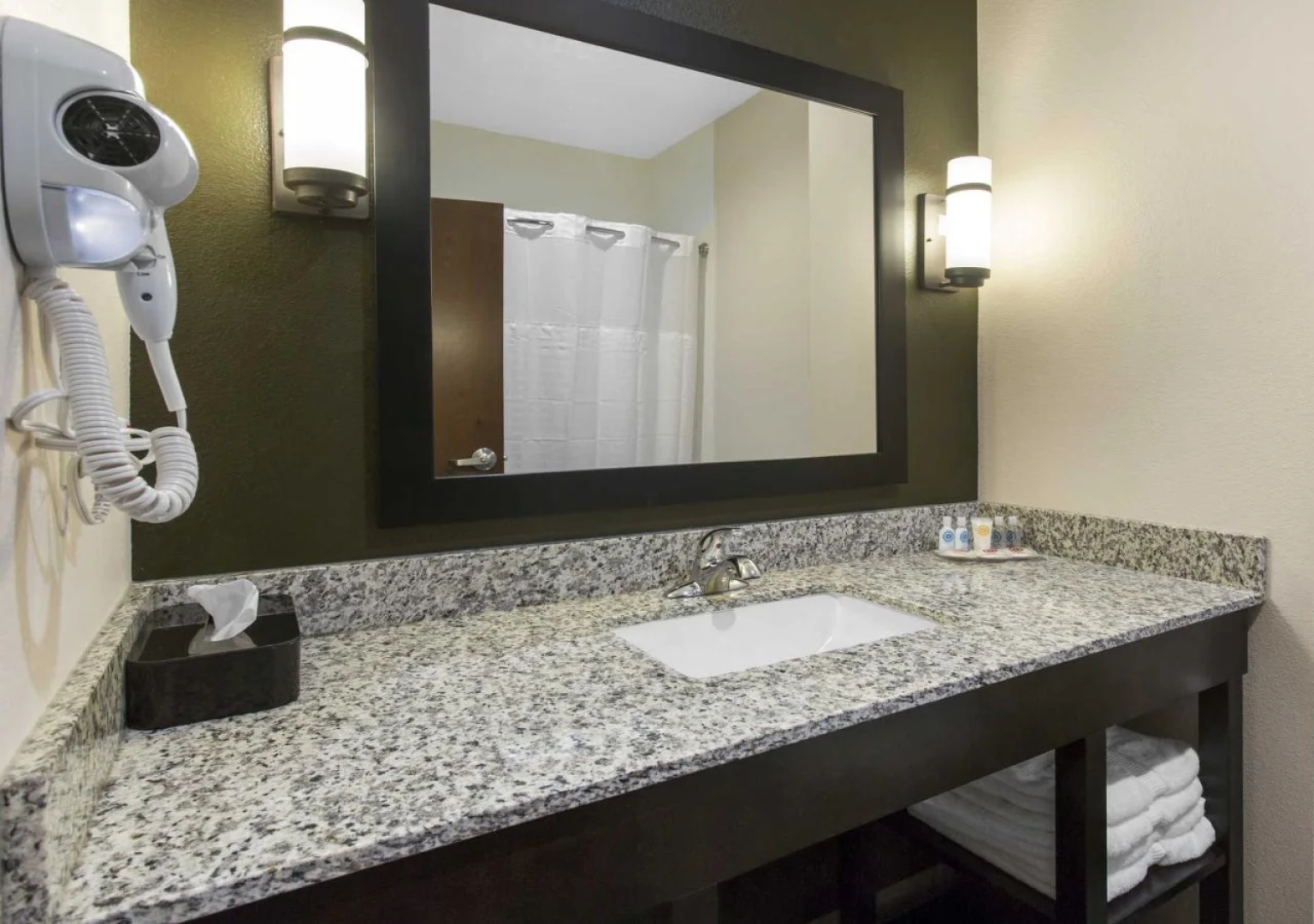 Comfort Inn & Suites Moore - Oklahoma City