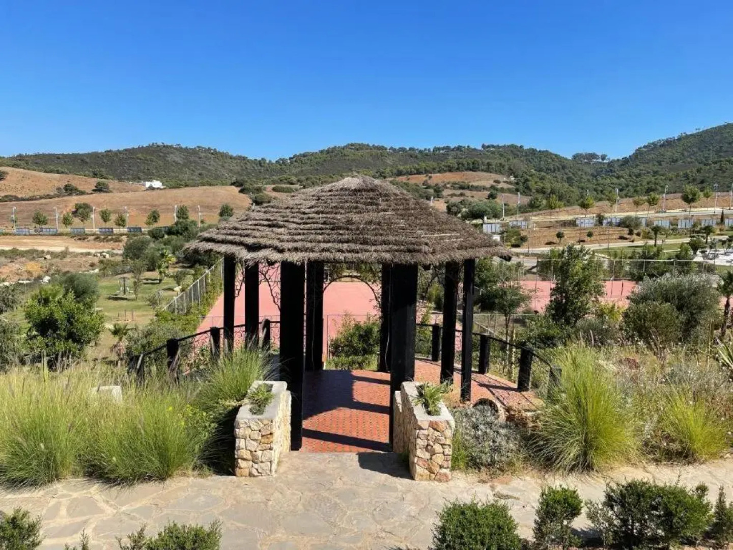 Lilac's garden Vue piscine