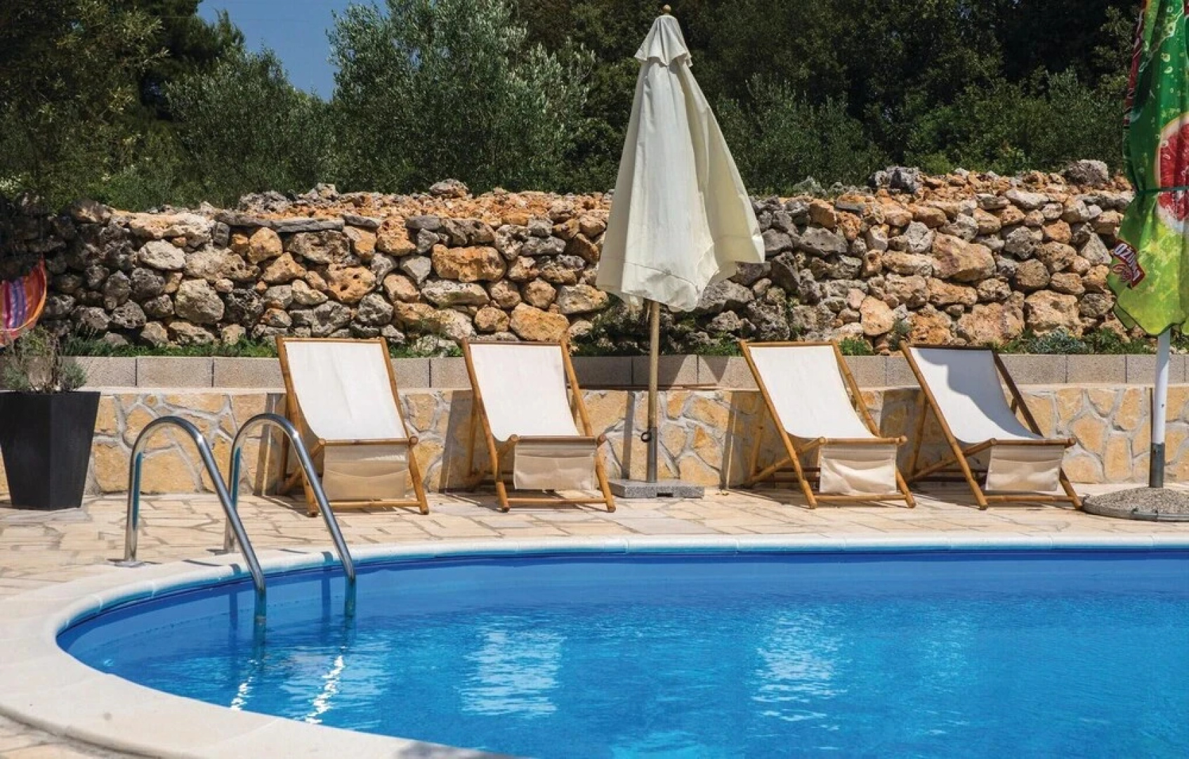 Stunning Home in Zdrelac With Wifi and 4 Bedrooms