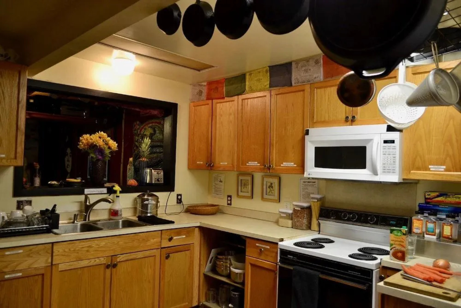 Eugene Whiteaker International Hostel