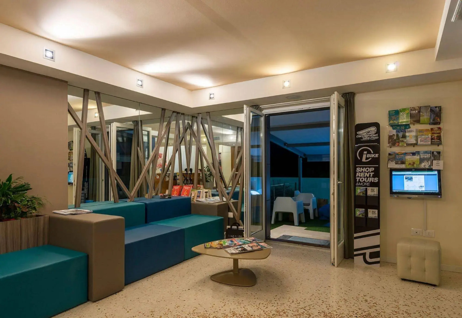 Hi Hotels Torbole Pool & Spa