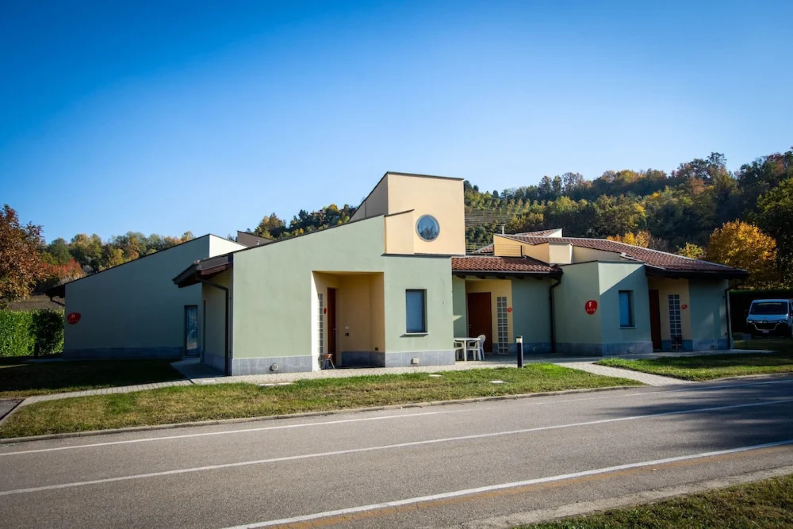 Room in Guest Room - Bright and Spacious Double-room