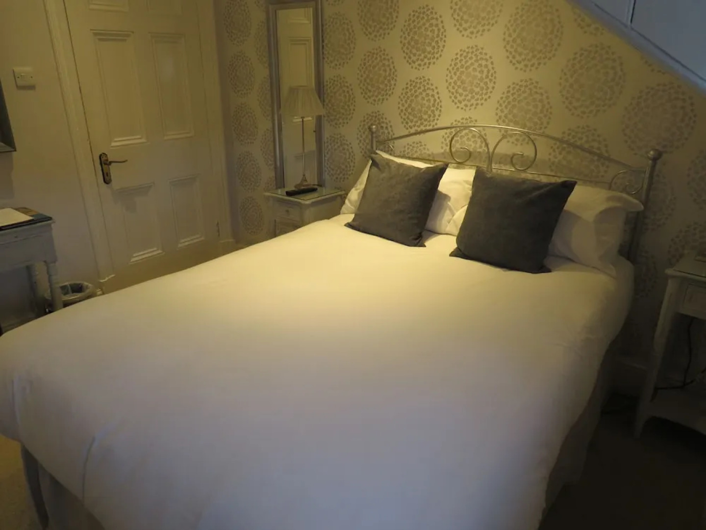 The Station Bar Grill and Rooms