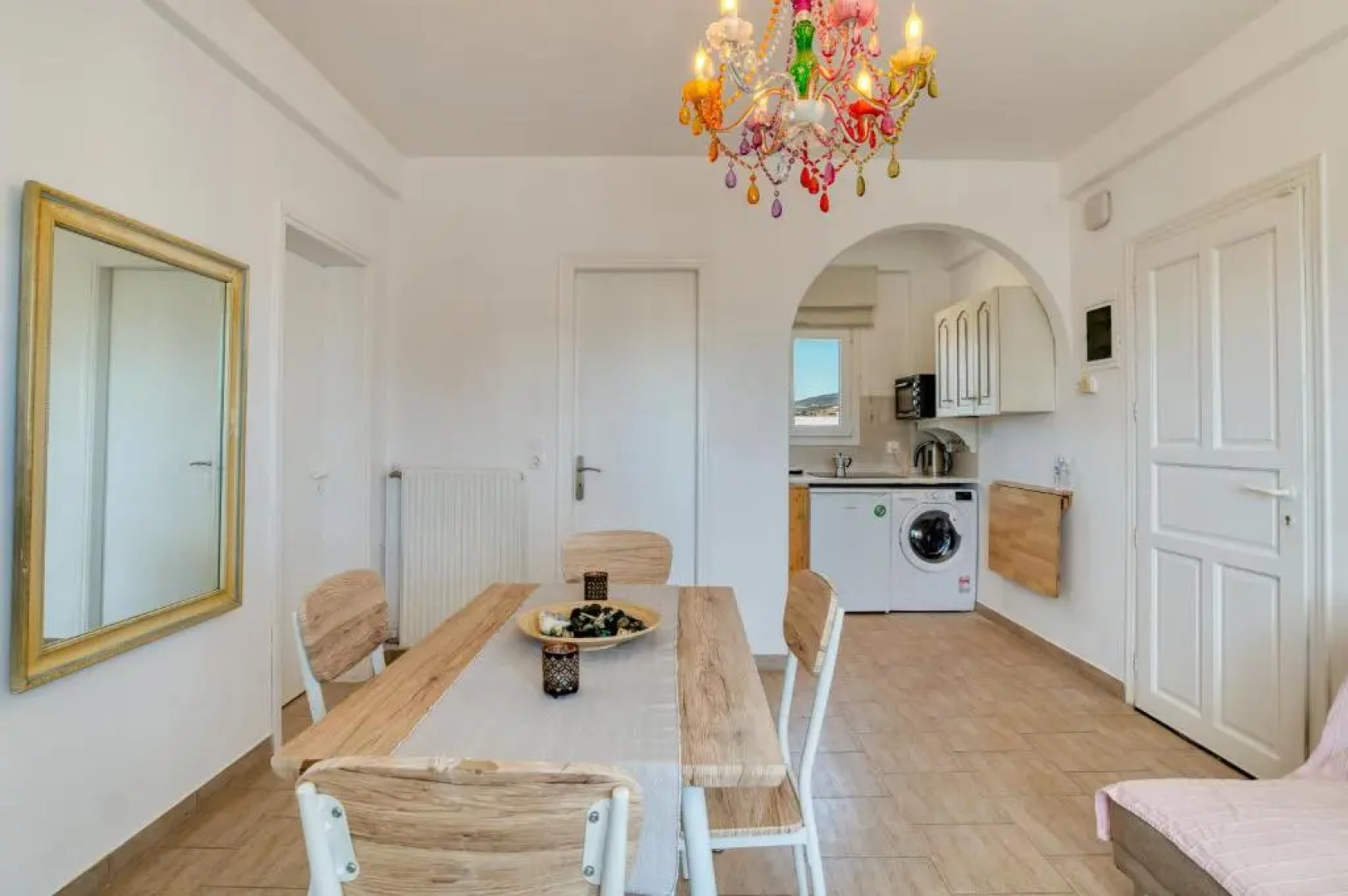 Dahlia Apartments and Studios