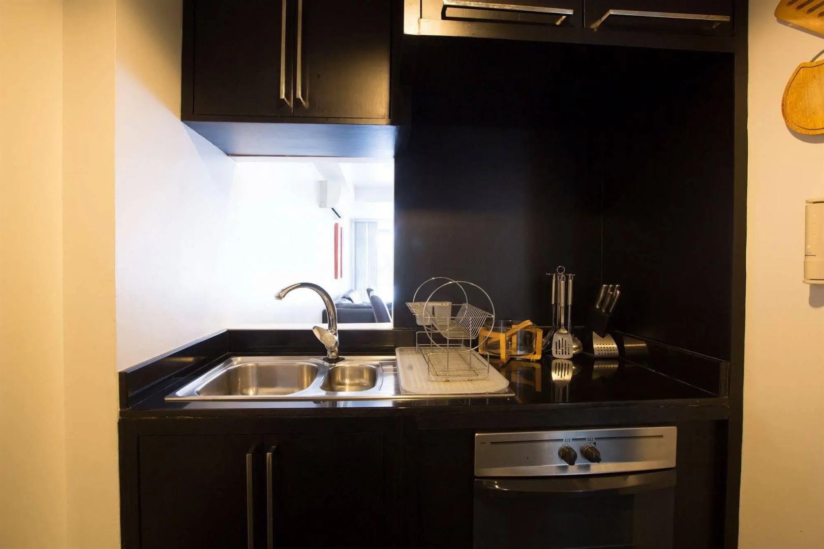 The Front Hotel and Apartment