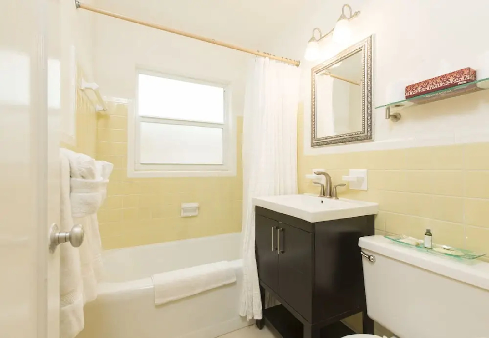 Sunny Shores Inn & Suites