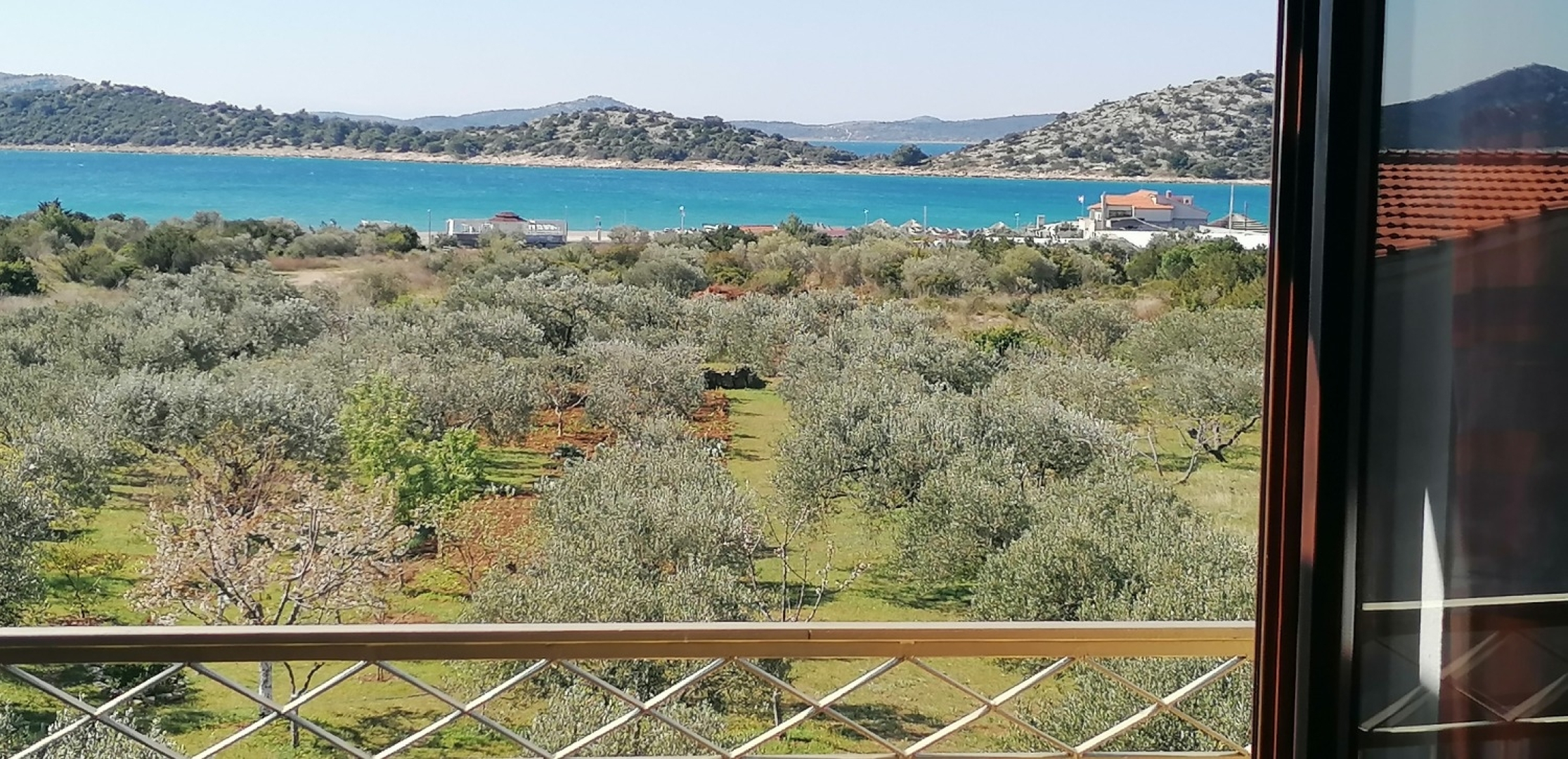 Apartment Damir - on the sea side : A3 Tribunj, Riviera Sibenik