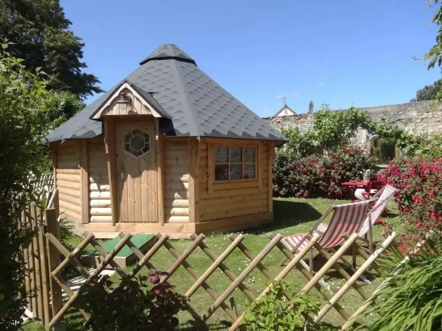 D-Day Kota Hebergement Insolite et chambres d'Hotes "La Naomath"