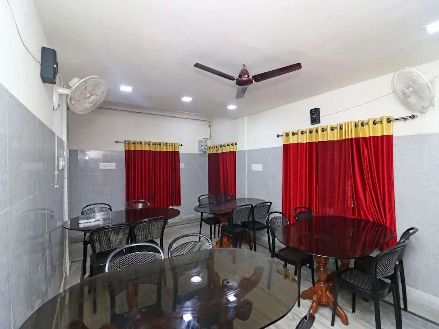 OYO 18666 Annapurna Plaza