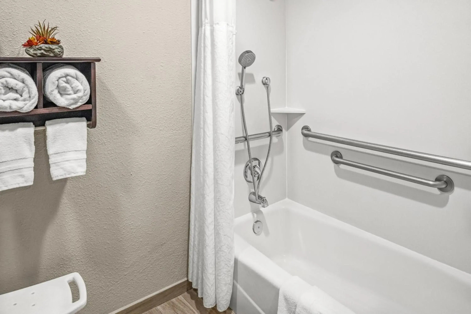 Yosemite Southgate Hotel & Suites