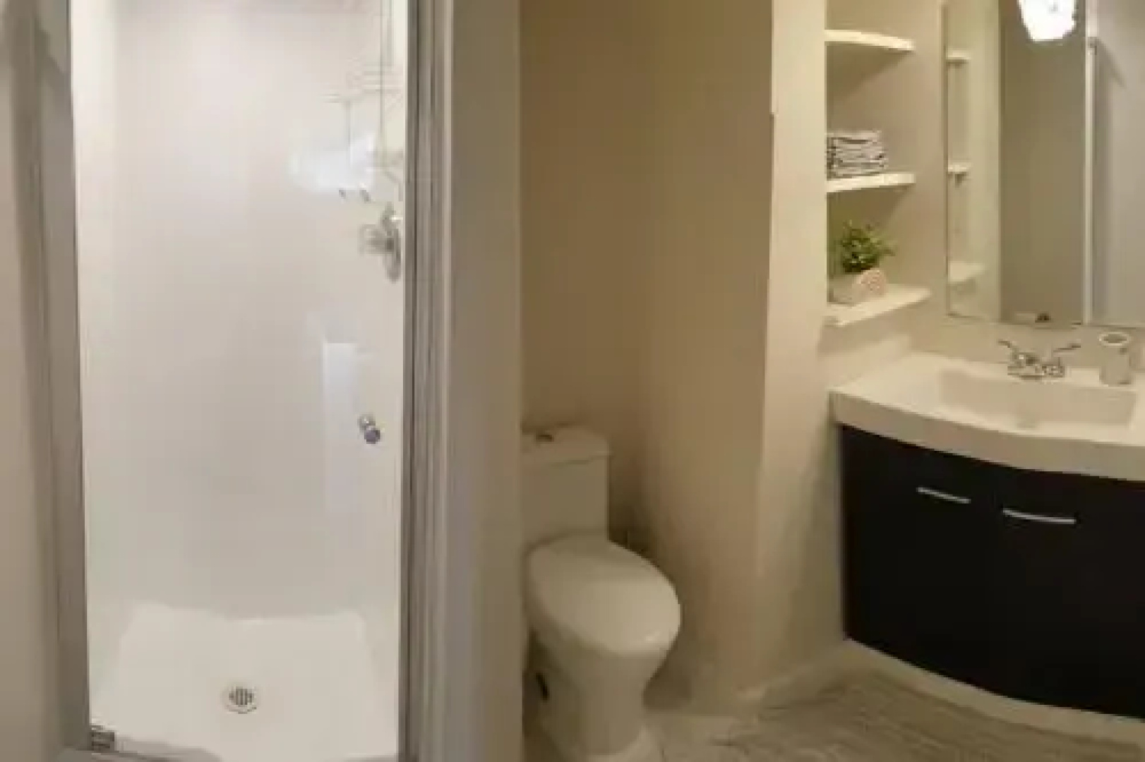 Happy, Cozy, Fun, Loving suite in West Vancouver