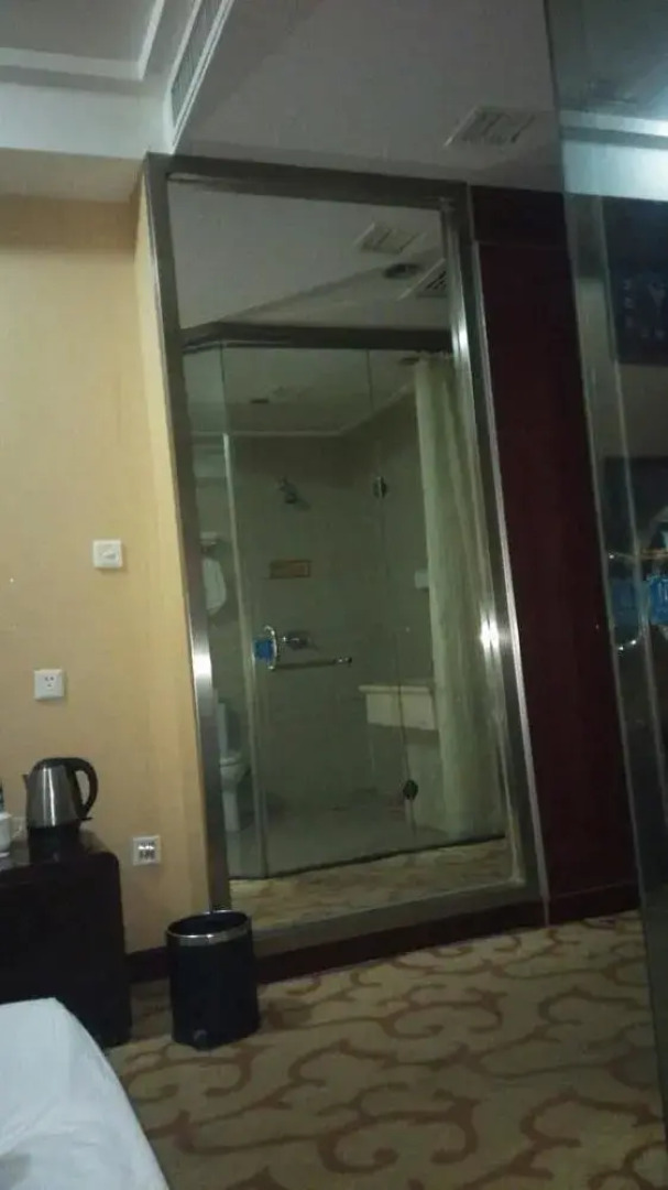 Shi Ji Huang Chao Holiday Hotel