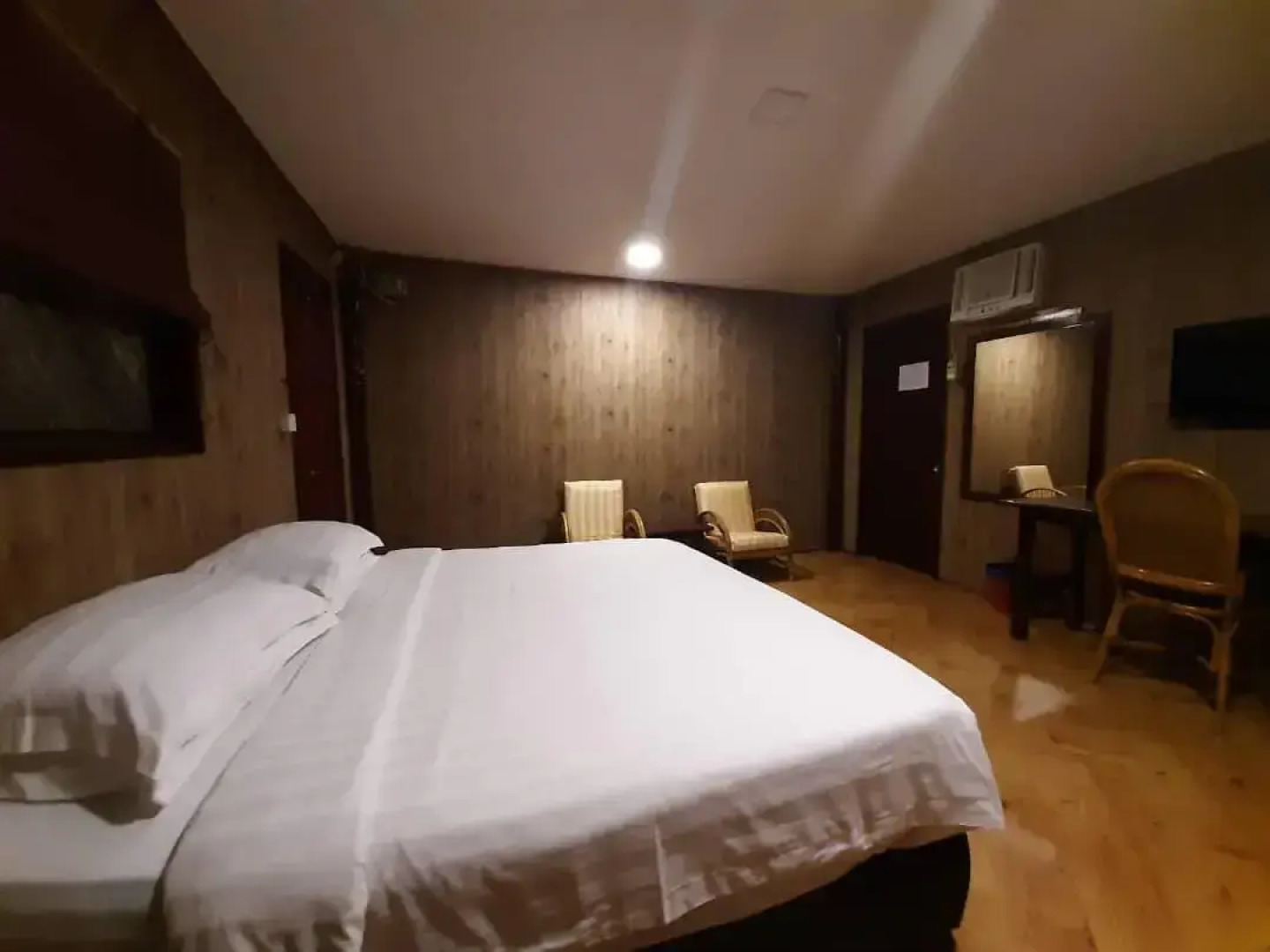 Dragon Inn Floating Resort