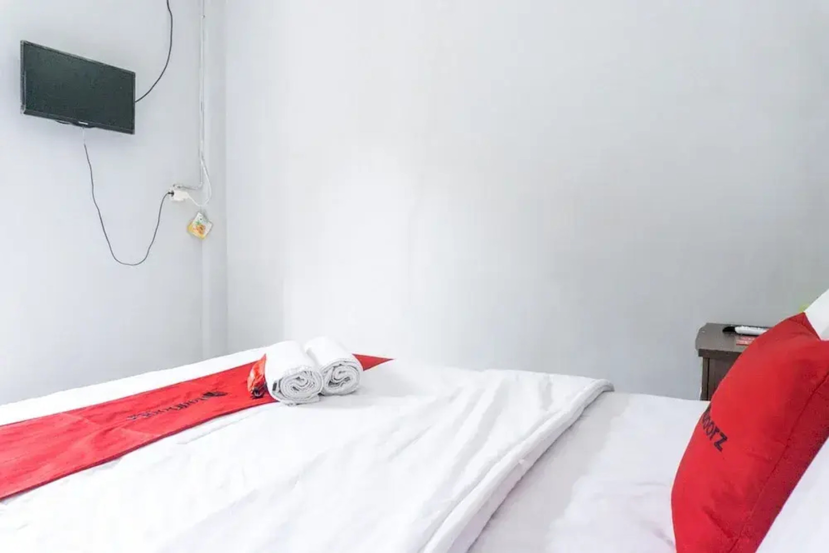 Penginapan Hello by RedDoorz