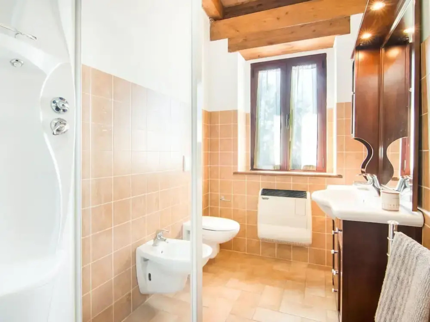 Agriturismo in the Appenines with Covered Swimming Pool & Hot Tub