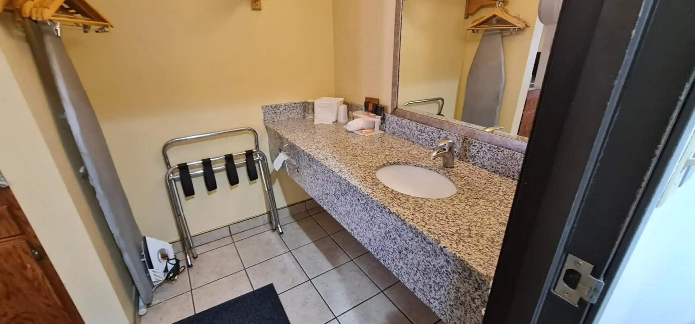Oakridge Inn & Suites