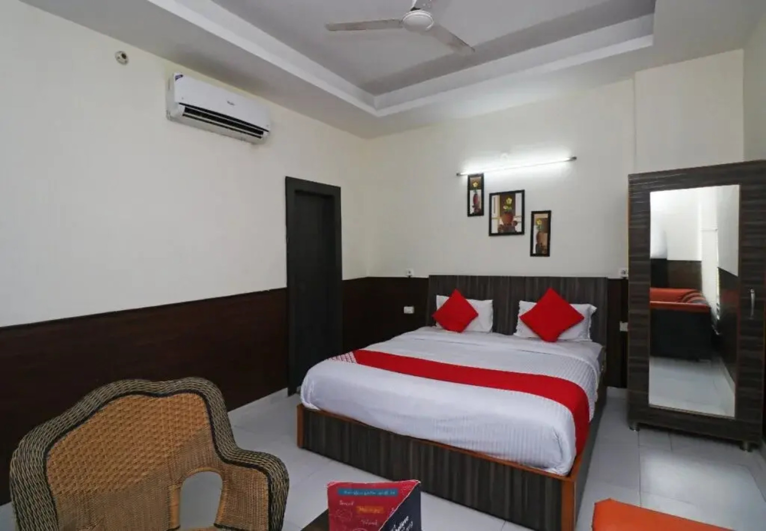 The Classic By OYO Rooms
