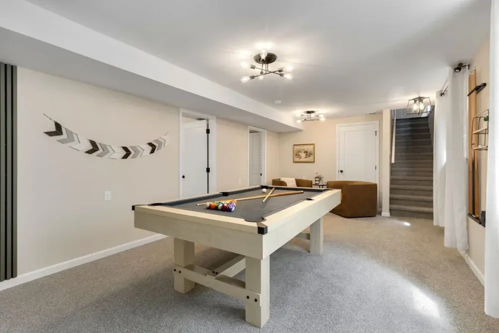 Downtown Windsor Home With Hot Tub & Pool Table